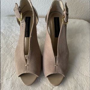 Tan Suede and Patent Leather Heels / Used 1time